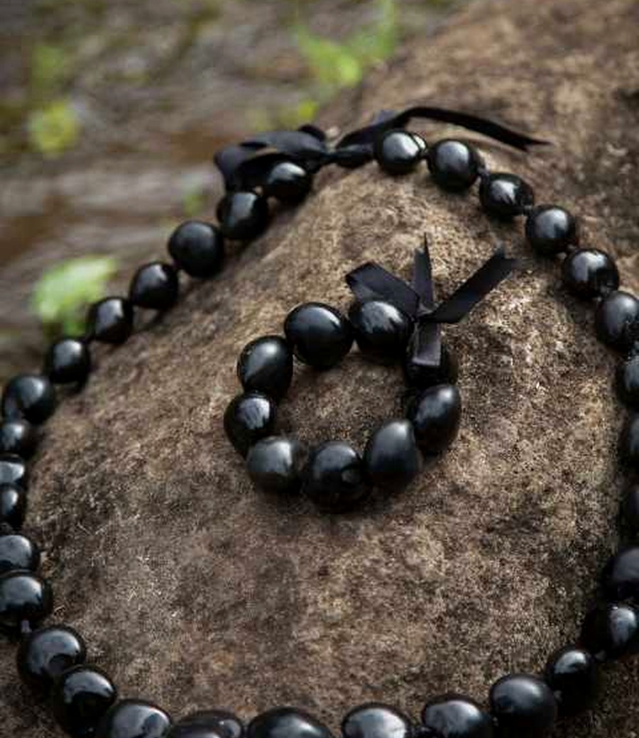 Glossy black kukui nut lei